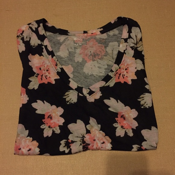 URBAN OUTFITTERS Floral Short-Sleeved