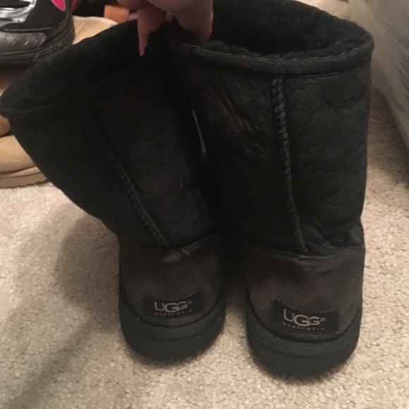 USED Short Ugg Boot in Black