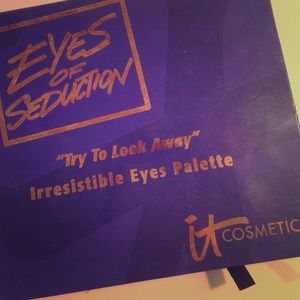 Brand new It Cosmetics eyeshadow pallet