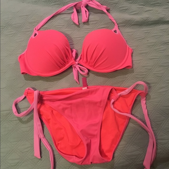 Victoria's Secret bombshell bikini