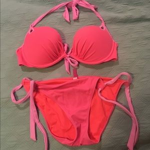 Victoria's Secret bombshell bikini