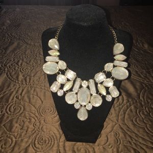 White/gold statement necklace!