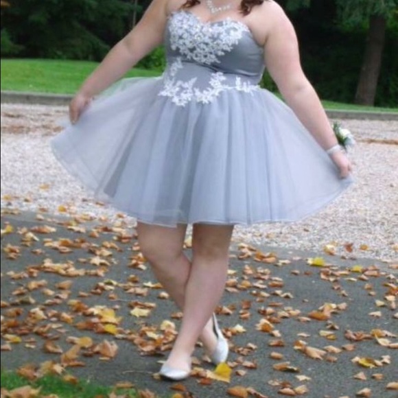 Short grey homecoming/prom dress - Picture 2 of 2