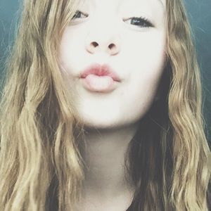 Meet your Posher, Chloe