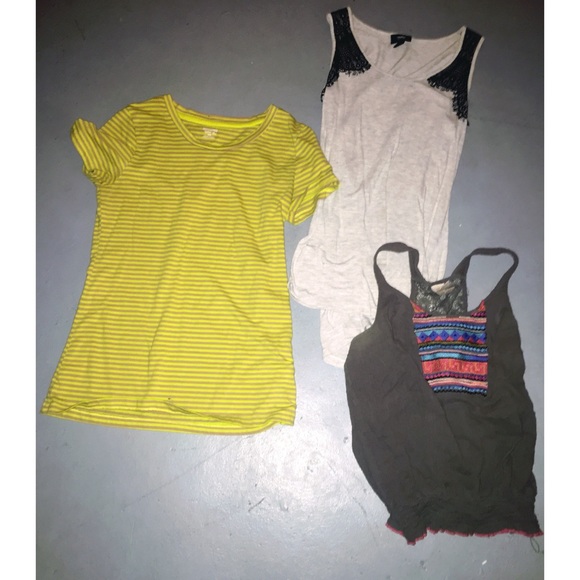 Bundle of 3 shirts