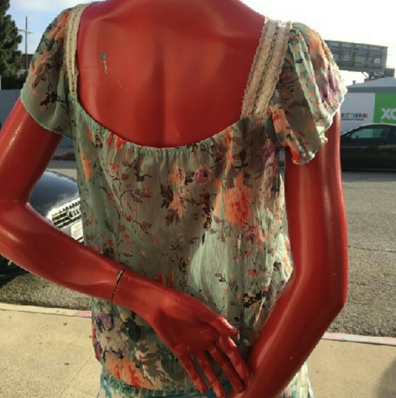 Sold!!Flower print top - Picture 2 of 2
