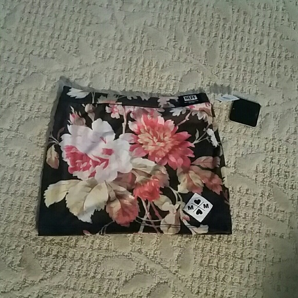 🎉 SALE🎉 NWT Neff x Disney Minnie Mouse Skirt