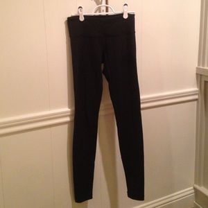 Lululemon Wunder Under black leggings