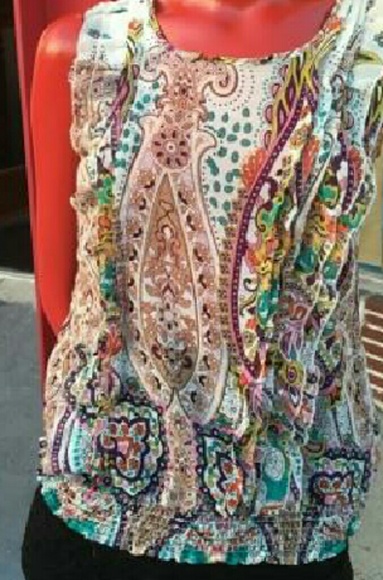 SOLD!! Printed top - Picture 2 of 4