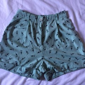 High waist pleated cuffed shorts