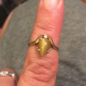 10K Yellow Gold Honey Cats Eye Diamond Ring sz 6