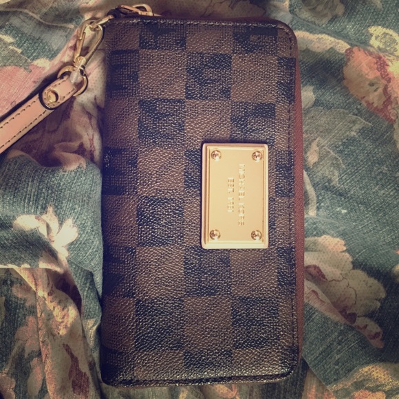 Michael kors wallet