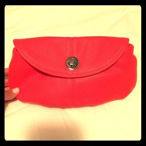 Coral Clutch