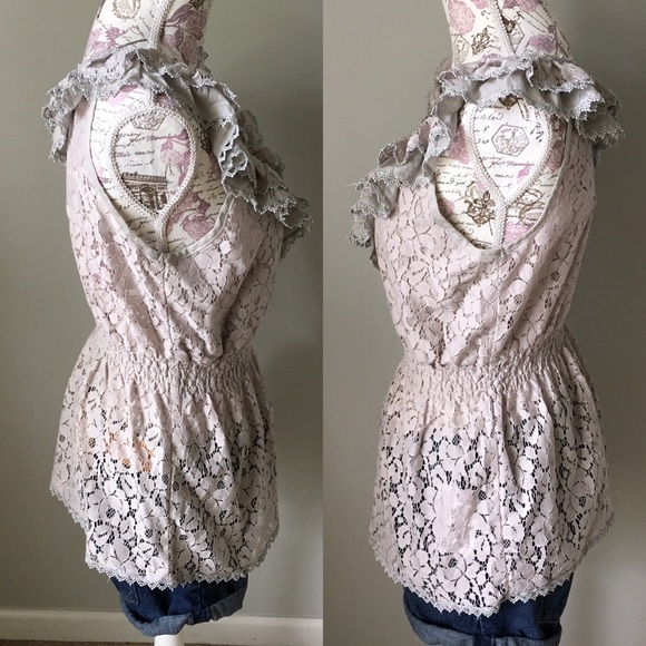 ⭐️Ruffled Gray Lace Tank Top - Picture 2 of 3