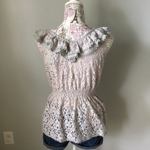 ⭐️Ruffled Gray Lace Tank Top - Picture 3 of 3