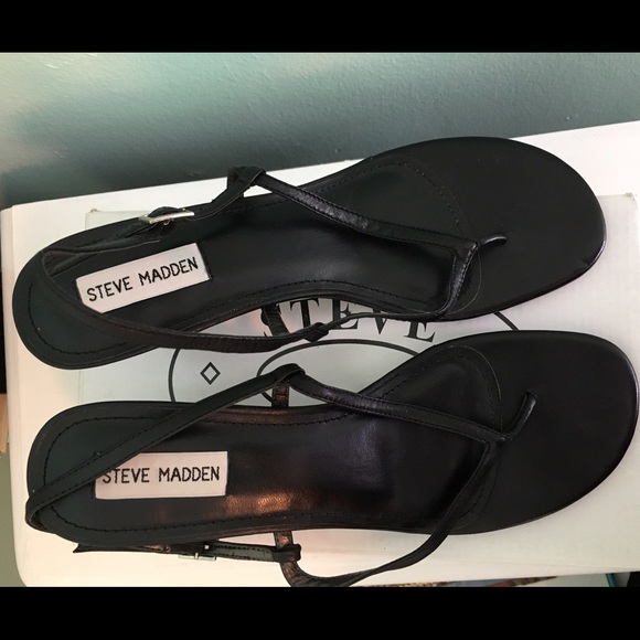 Steve Madden sandal in black, size 8.5.