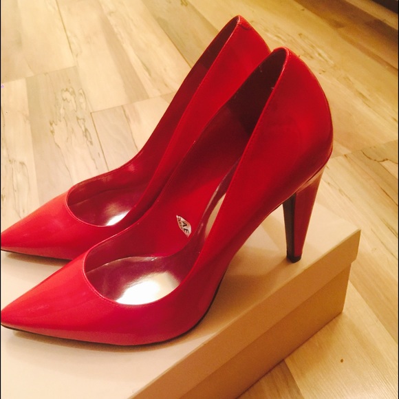 Red heels! 🤗👠 - Picture 3 of 4