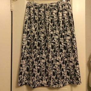Gap Factory Black and white midi skirt