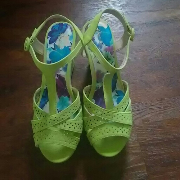 🍍Vintage style Wedge sandals🍍