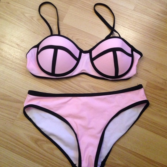 Brand new bathing suite - Picture 1 of 3