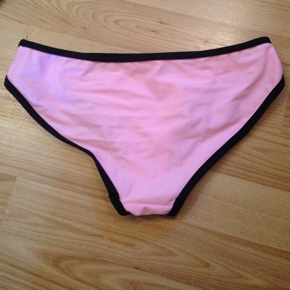 Brand new bathing suite - Picture 3 of 3