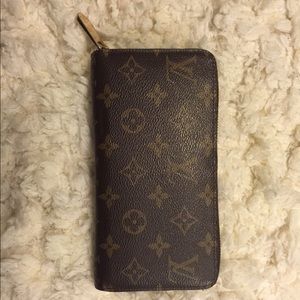 Additional photos of Louis Vuitton zippy wallet