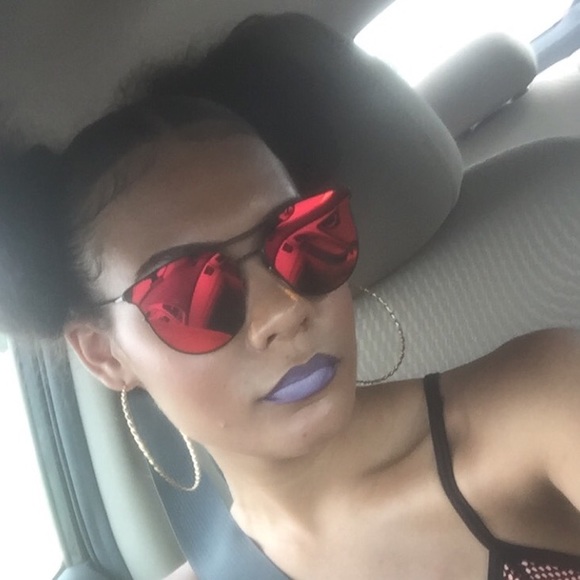 Red/Black Frame Mirrored Sunglasses 😍 - Picture 2 of 2