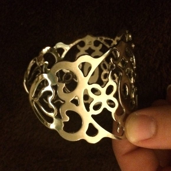 ❗️SALE❗️Lia Sophia silver cuff bangle - Picture 3 of 4