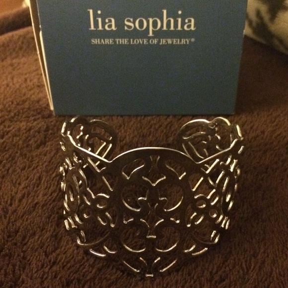 ❗️SALE❗️Lia Sophia silver cuff bangle - Picture 4 of 4