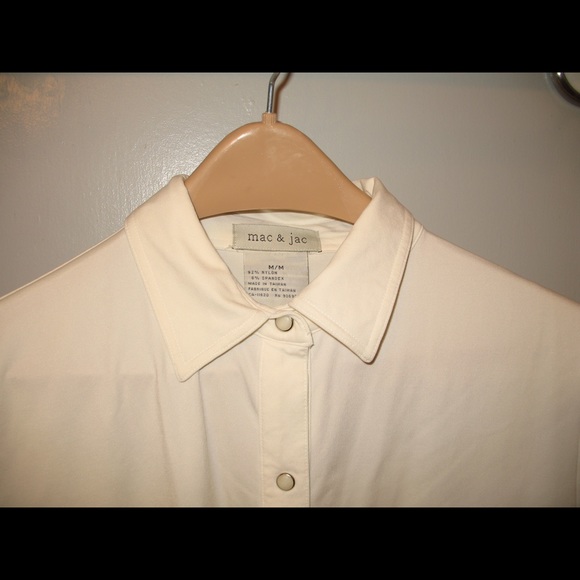 Mac & Jac cool "button" up top in great material - Picture 2 of 4