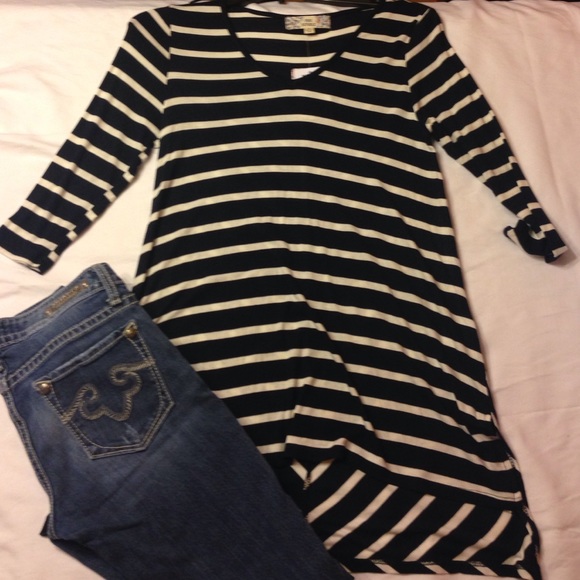 🆕🌸Pink Republic Tunic - Picture 3 of 3