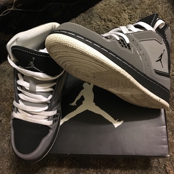 Jordan 1 Flight (GS) - Picture 2 of 4