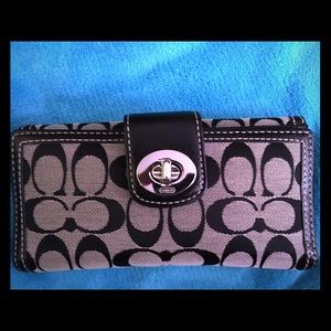 Authentic Coach large wallet black & white
