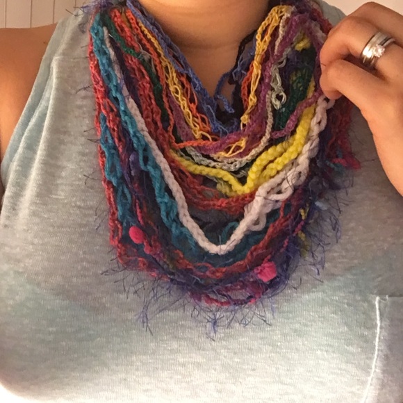 Handmade crochet necklace - Picture 2 of 2