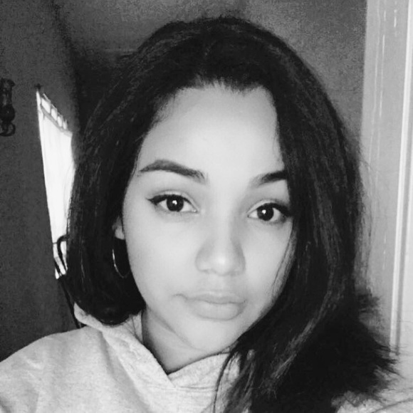 Meet your Posher, Guisela - Picture 2 of 2