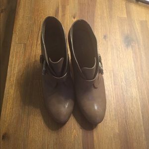 Size 7m Cole Haan ankle booties.