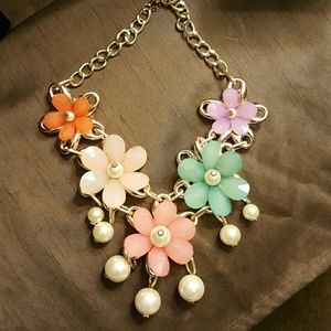 Gold Flower necklace with pearls