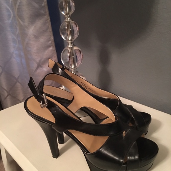 Heels - Picture 2 of 3