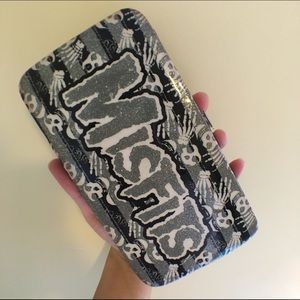 Misfit Clutch