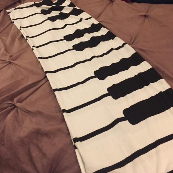 Unique piano scarf!
