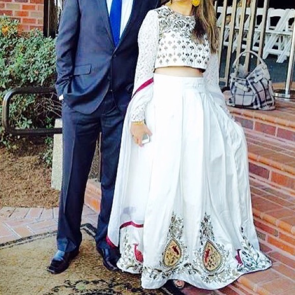 Skirt and crop top. Embroidered border & top. Silk - Picture 3 of 4