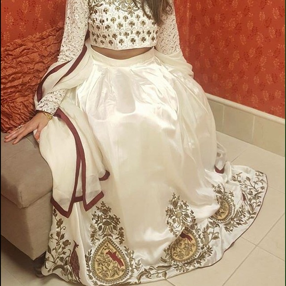 Skirt and crop top. Embroidered border & top. Silk - Picture 4 of 4