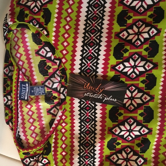 Green, Black, Red and White Geometric Shape Top. - Picture 4 of 4