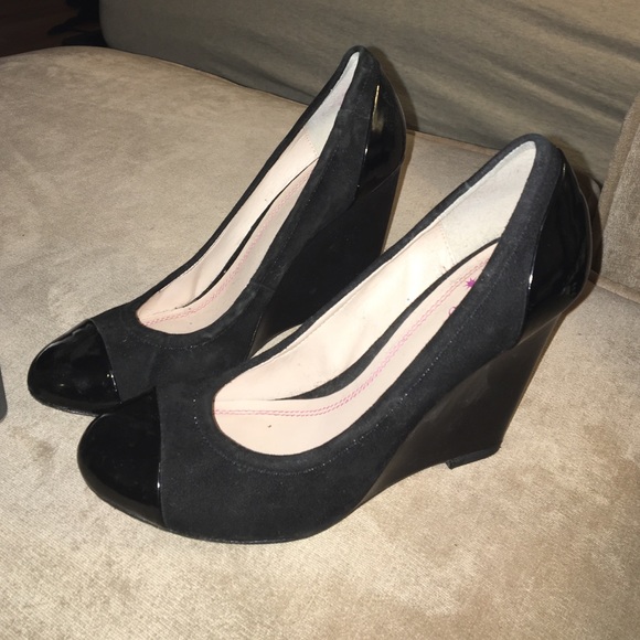 Tracy Reese suede black wedges.