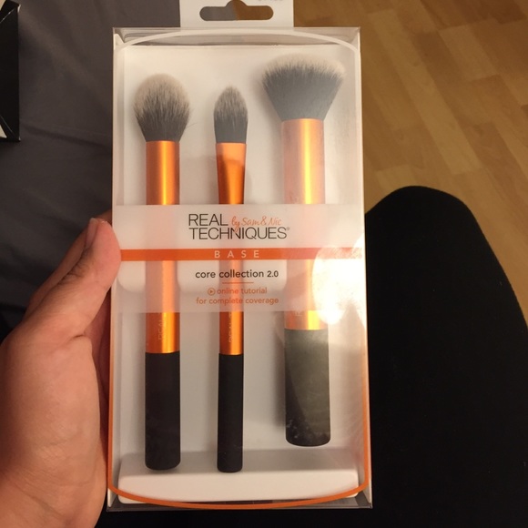 MAKEUP BRUSHES
