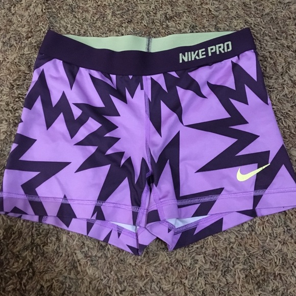Purple print Nike pro's