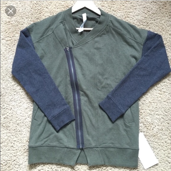 NWT Lululemon Mula bundle wrap!!!