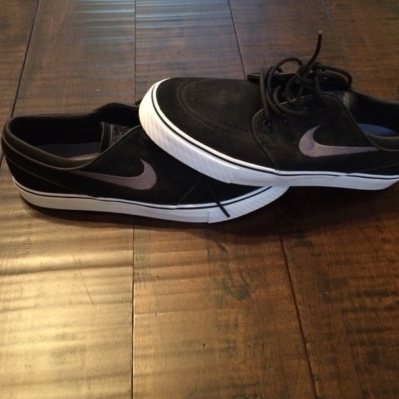 Nike Shoes - Nike SB Janoski
