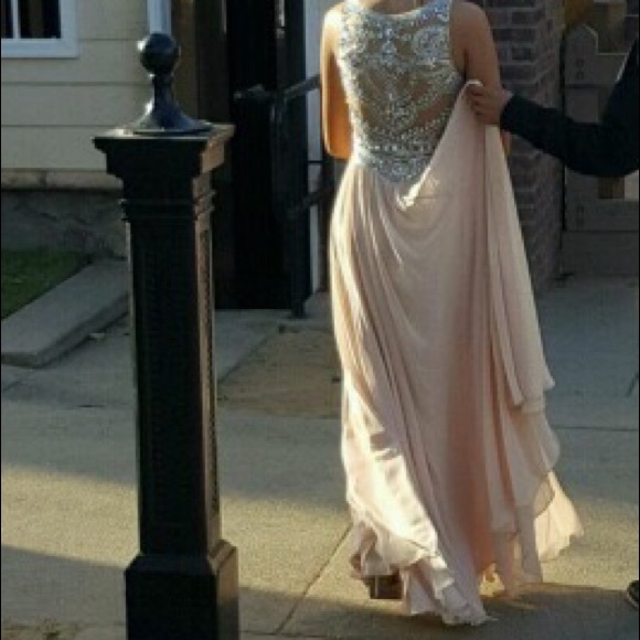 STUNNING PROM DRESS😍 - Picture 3 of 4