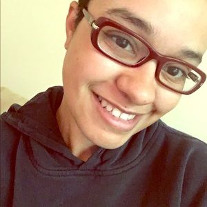 Meet your Posher, Larisa